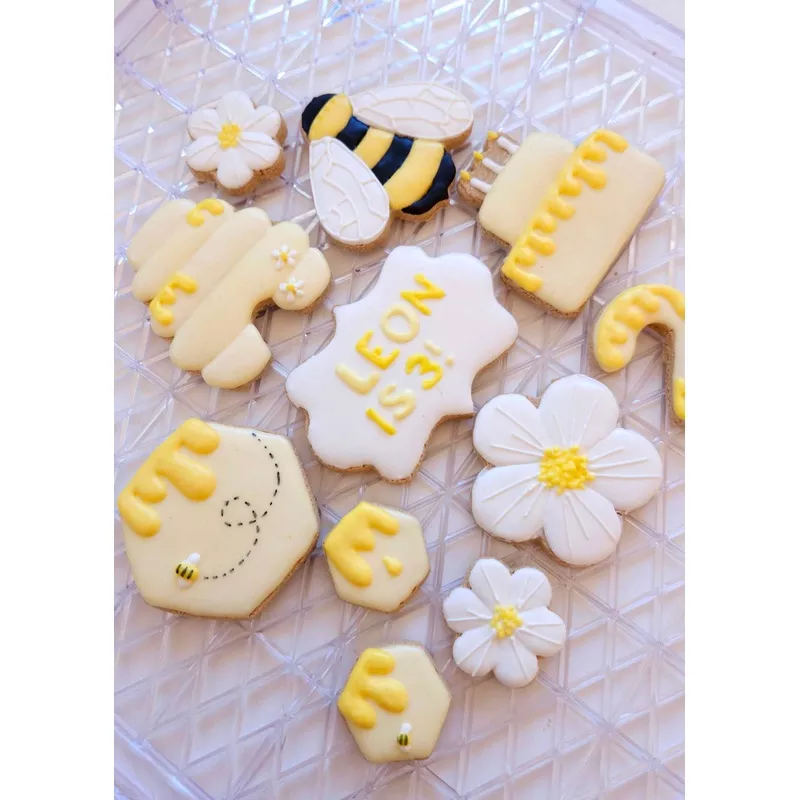 Busy Bee – Celebration Biscuit Set (11 Biscuits + Personalised Message)